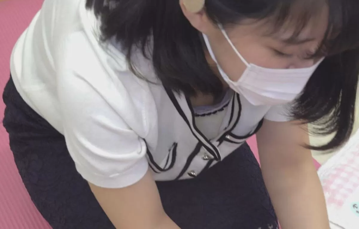 乳首チラ画像023