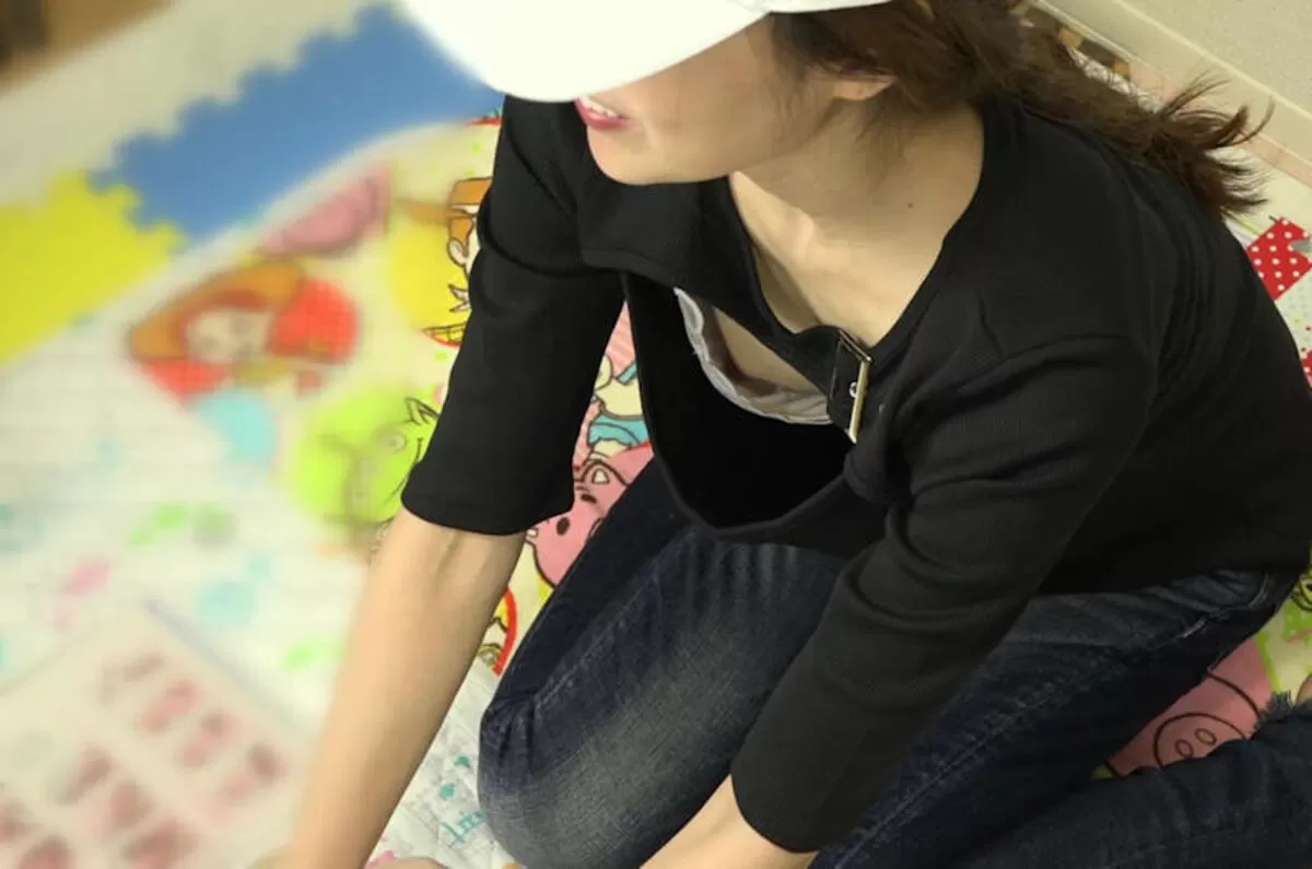 乳首チラ画像039