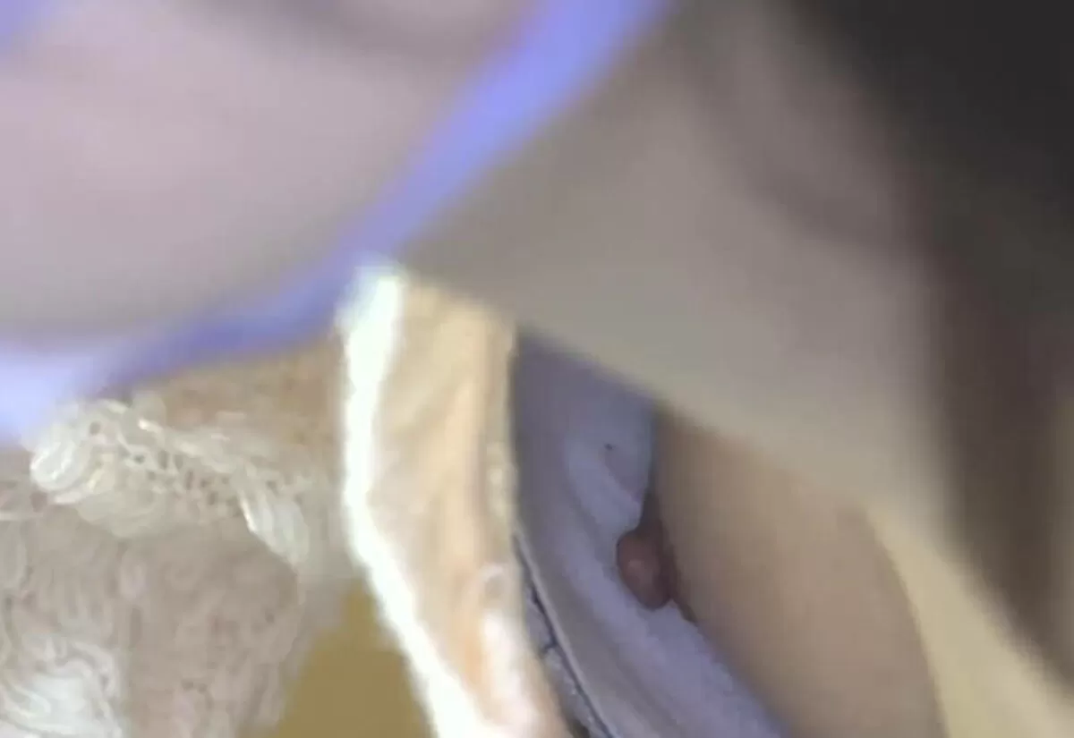 乳首チラ画像055