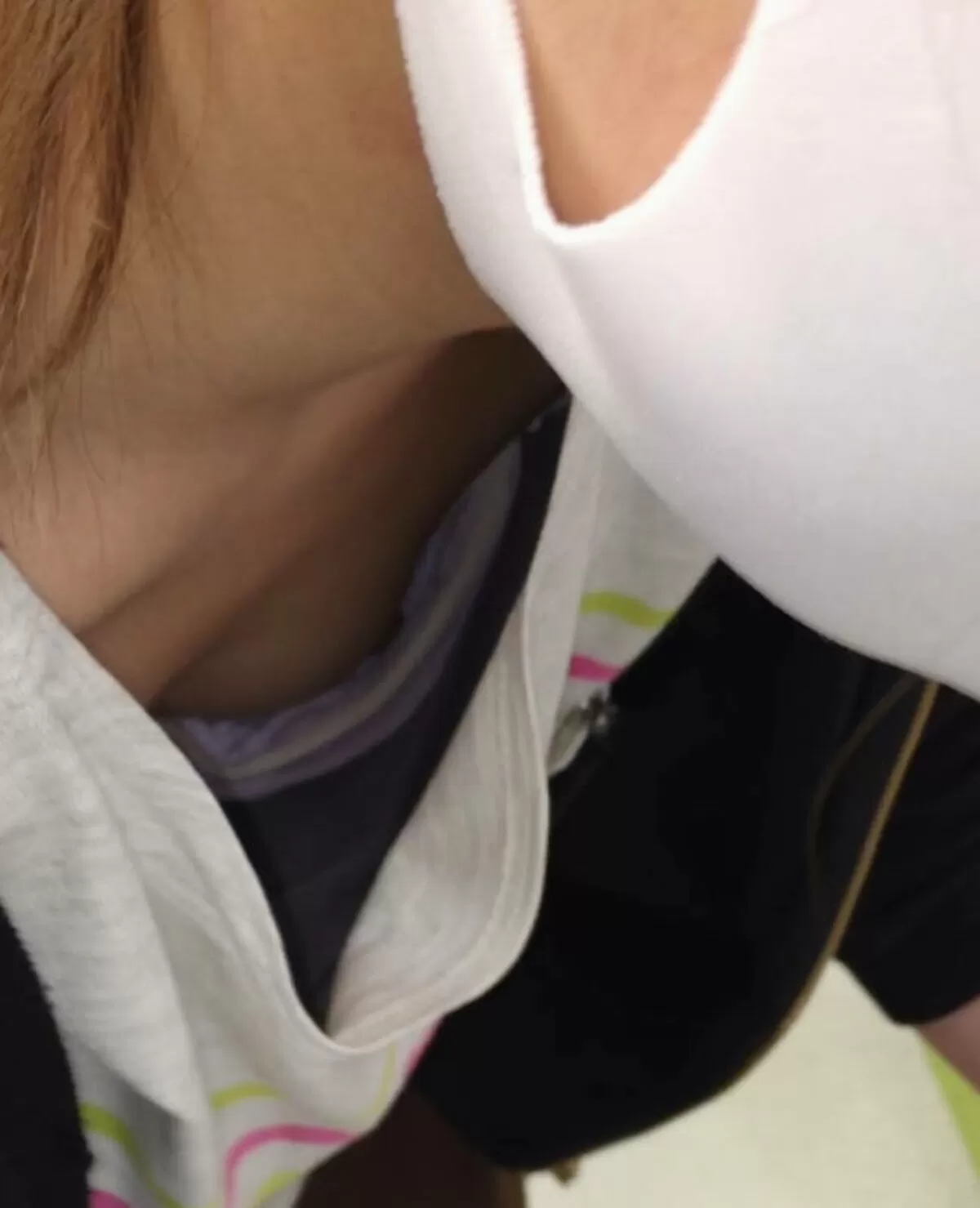 乳首チラ画像069