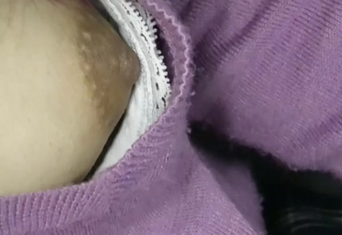 乳首チラ画像075