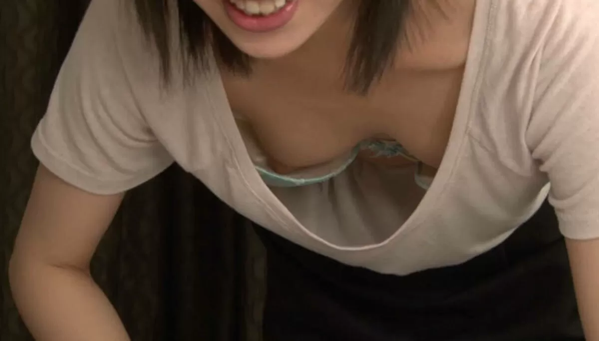 乳首チラ画像077