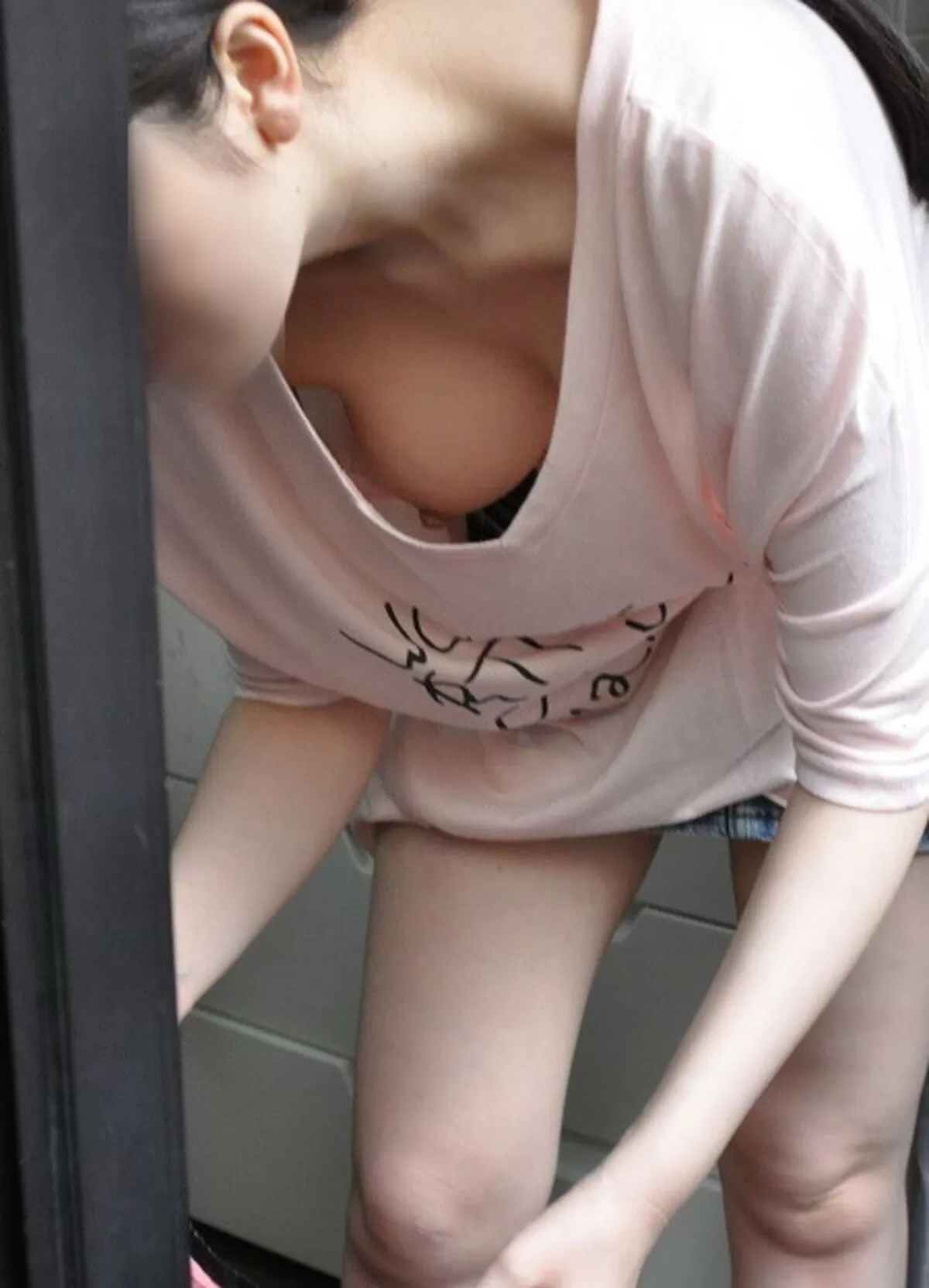 乳首チラ画像107