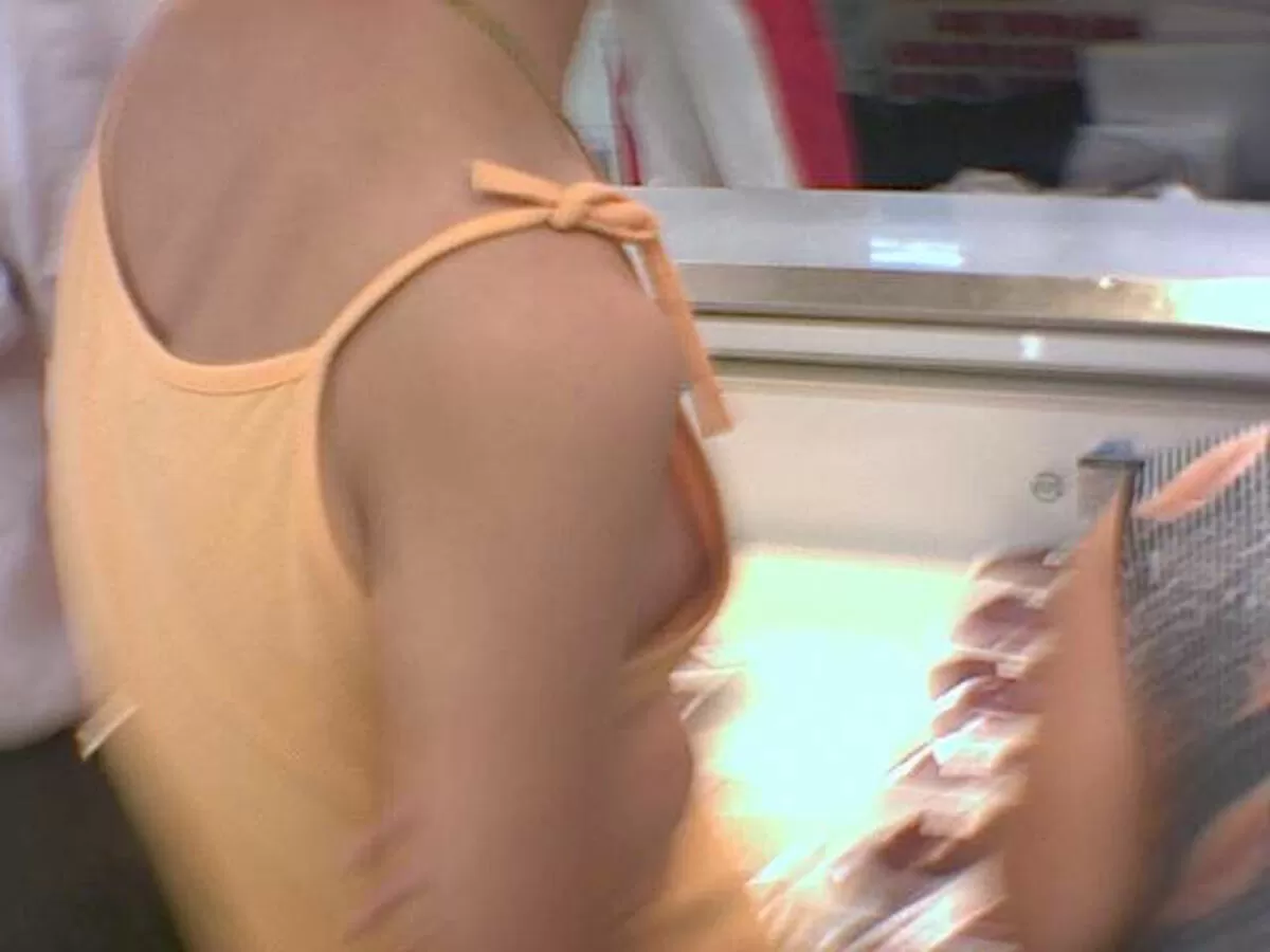 乳首チラ画像121