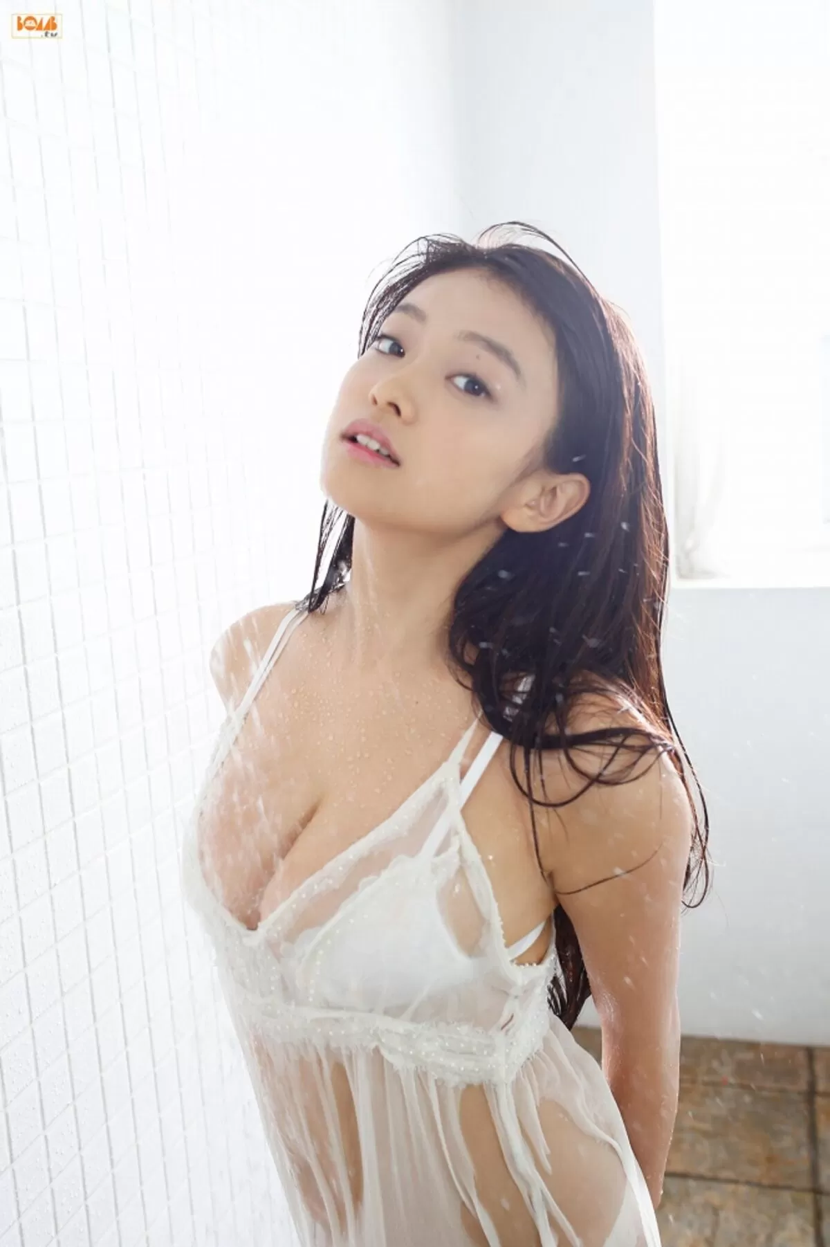 山地まりのおっぱい画像016