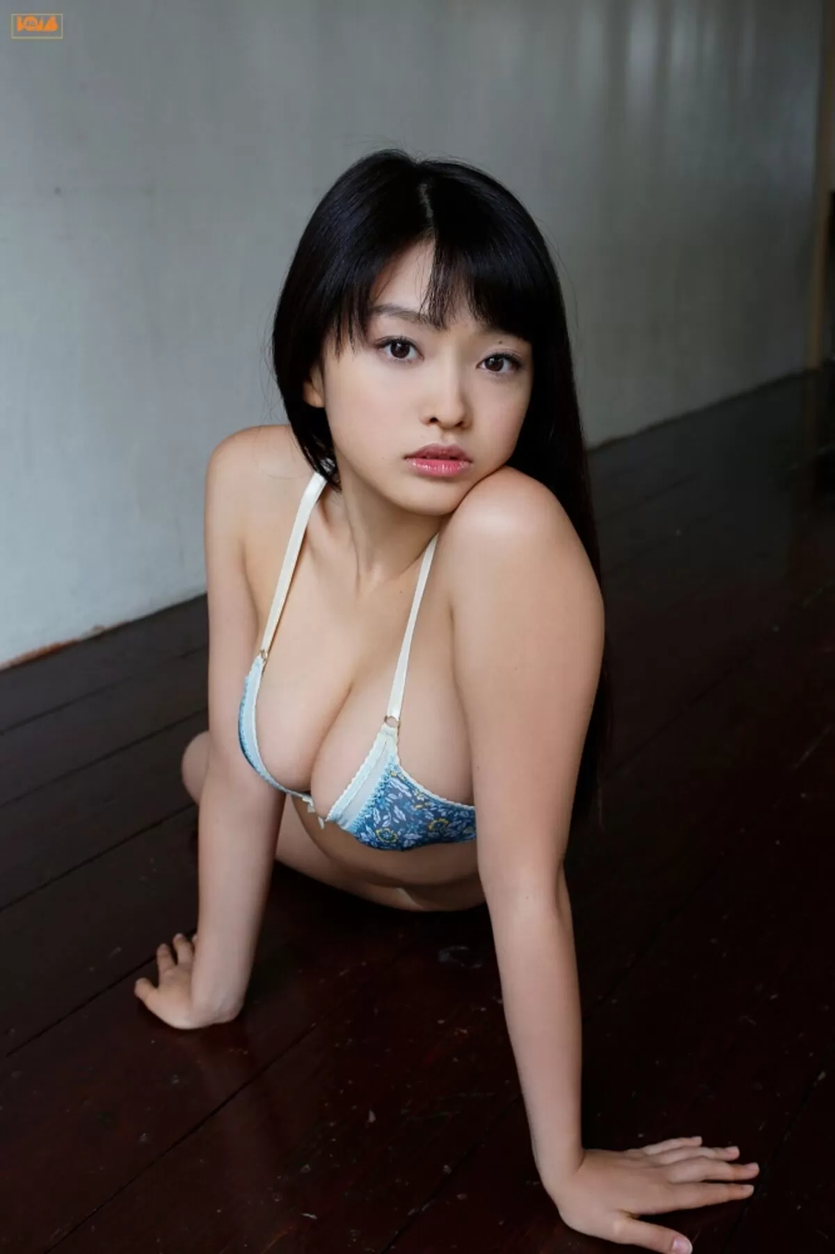 山地まりのおっぱい画像017