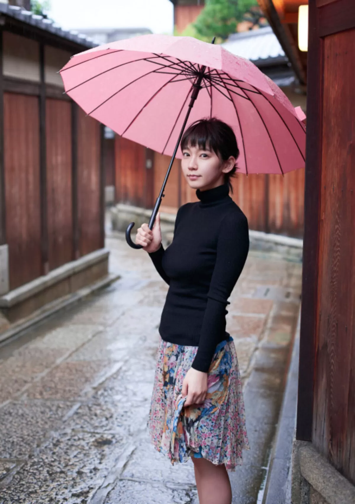 吉岡里帆のおっぱい画像019