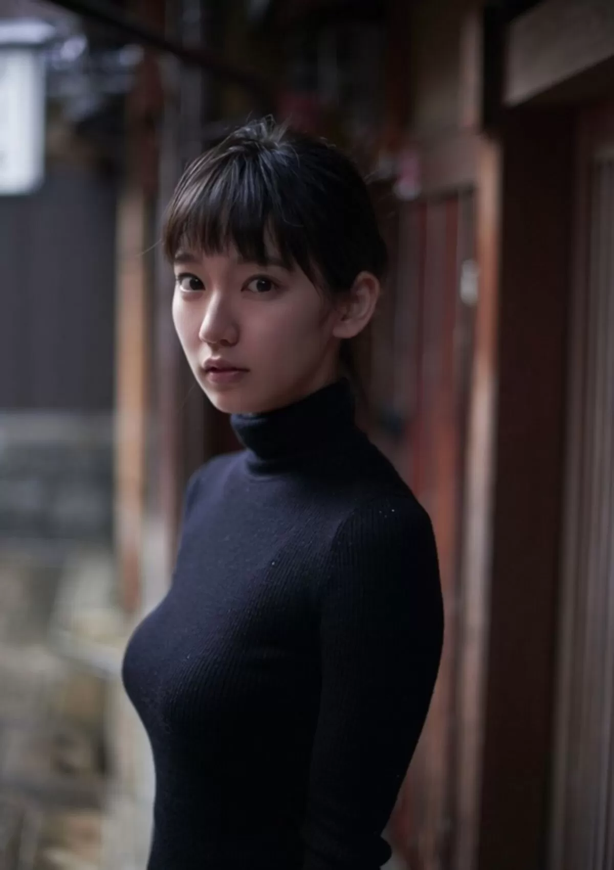 吉岡里帆のおっぱい画像020