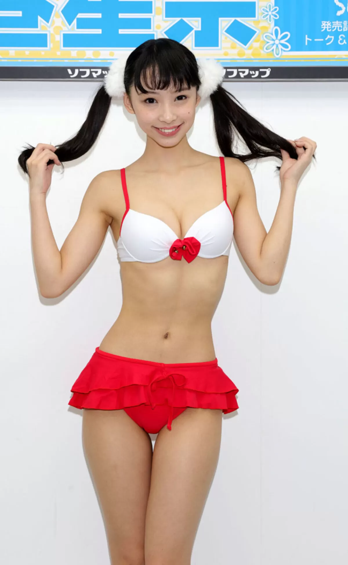 鶴巻星奈のおっぱい画像027
