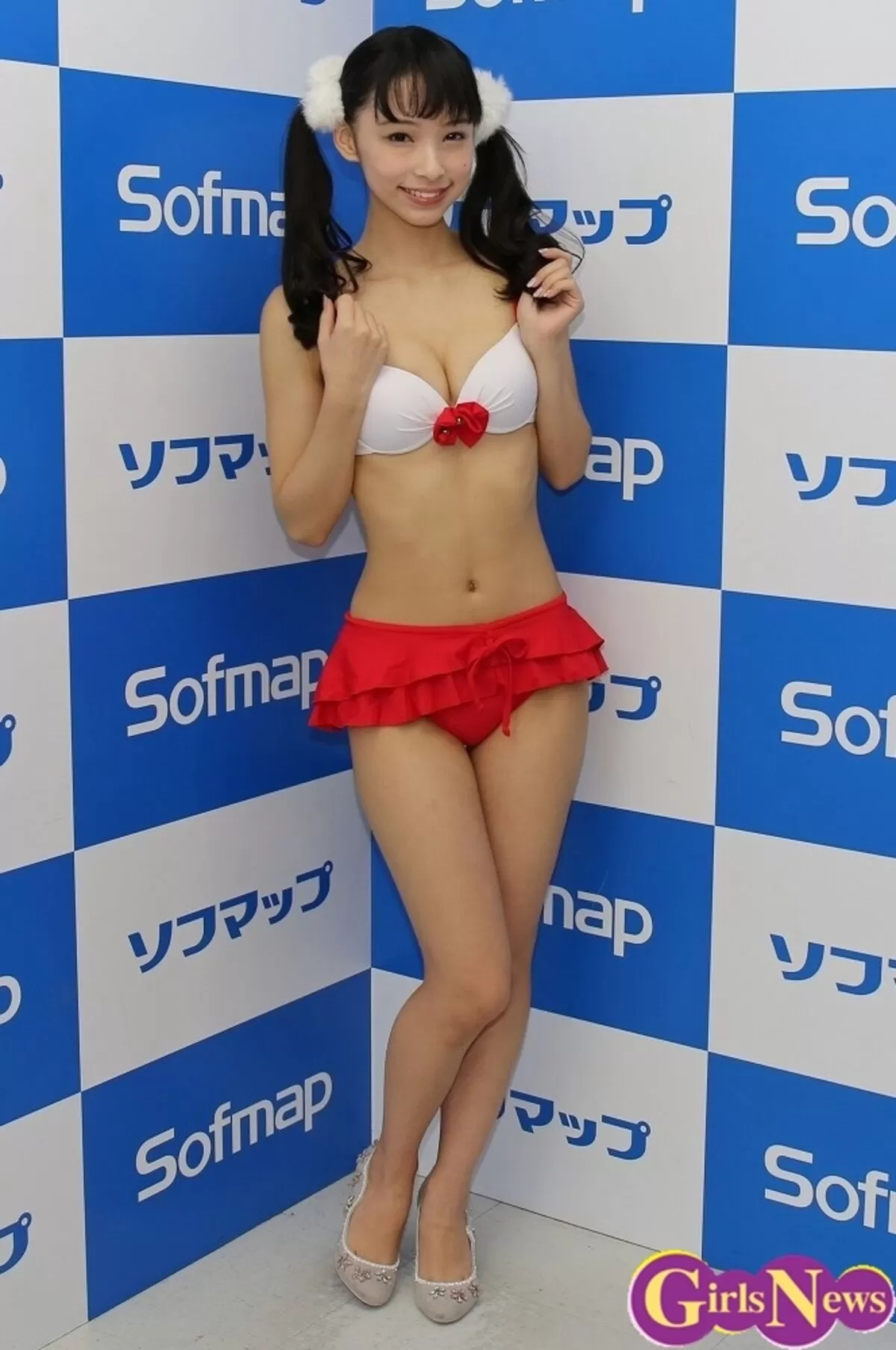 鶴巻星奈のおっぱい画像030