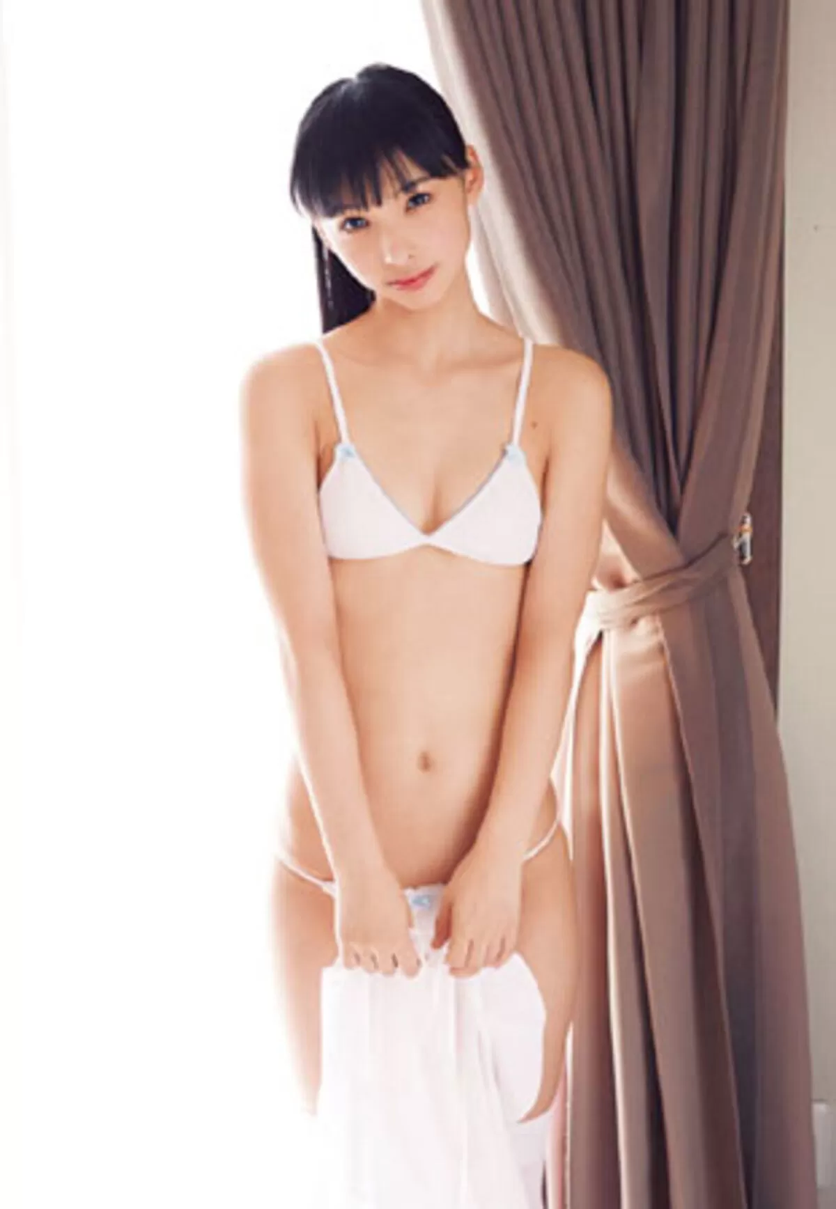 鶴巻星奈のおっぱい画像034