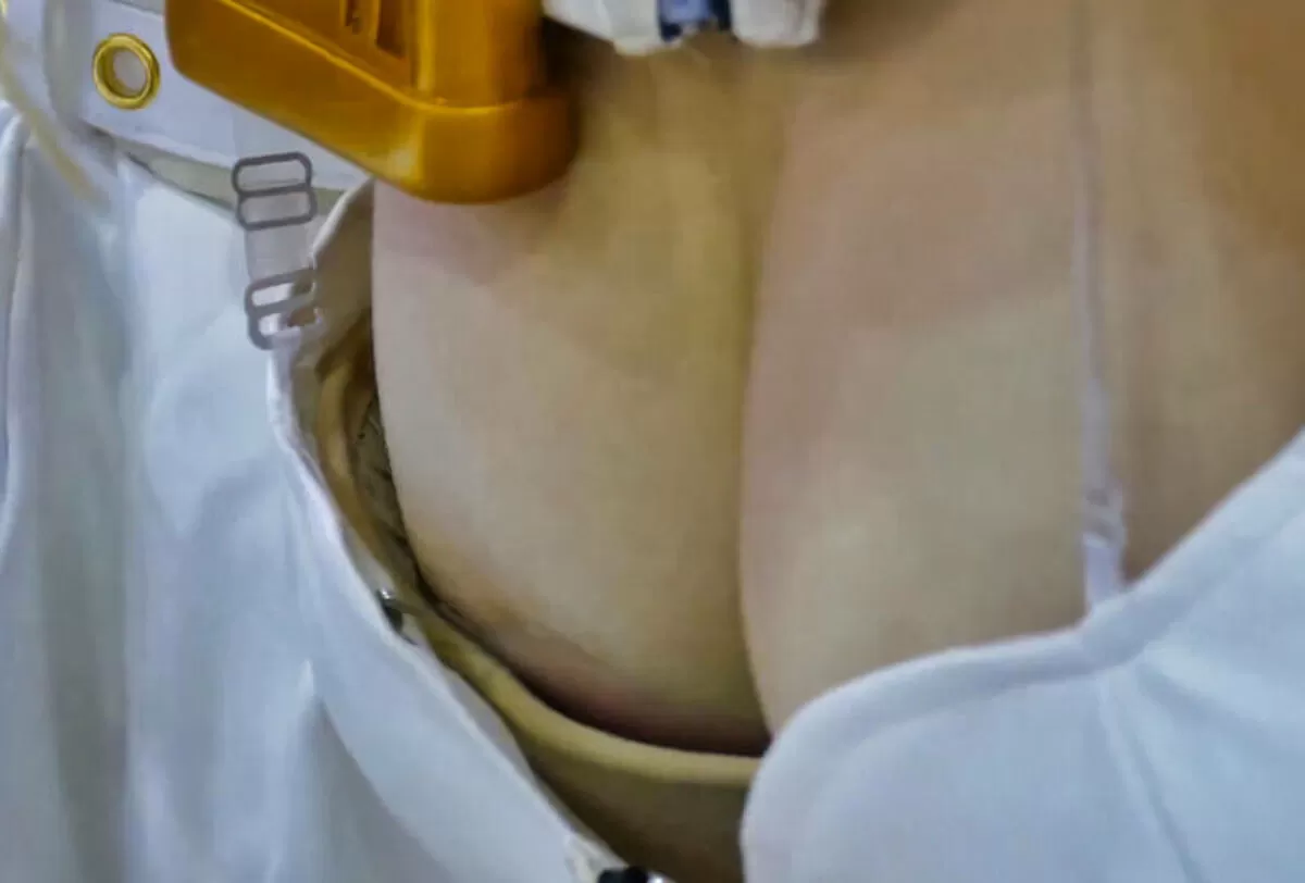 コスプレ乳首エロ画像037