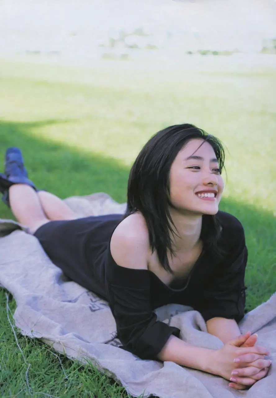 石原さとみのおっぱい画像030