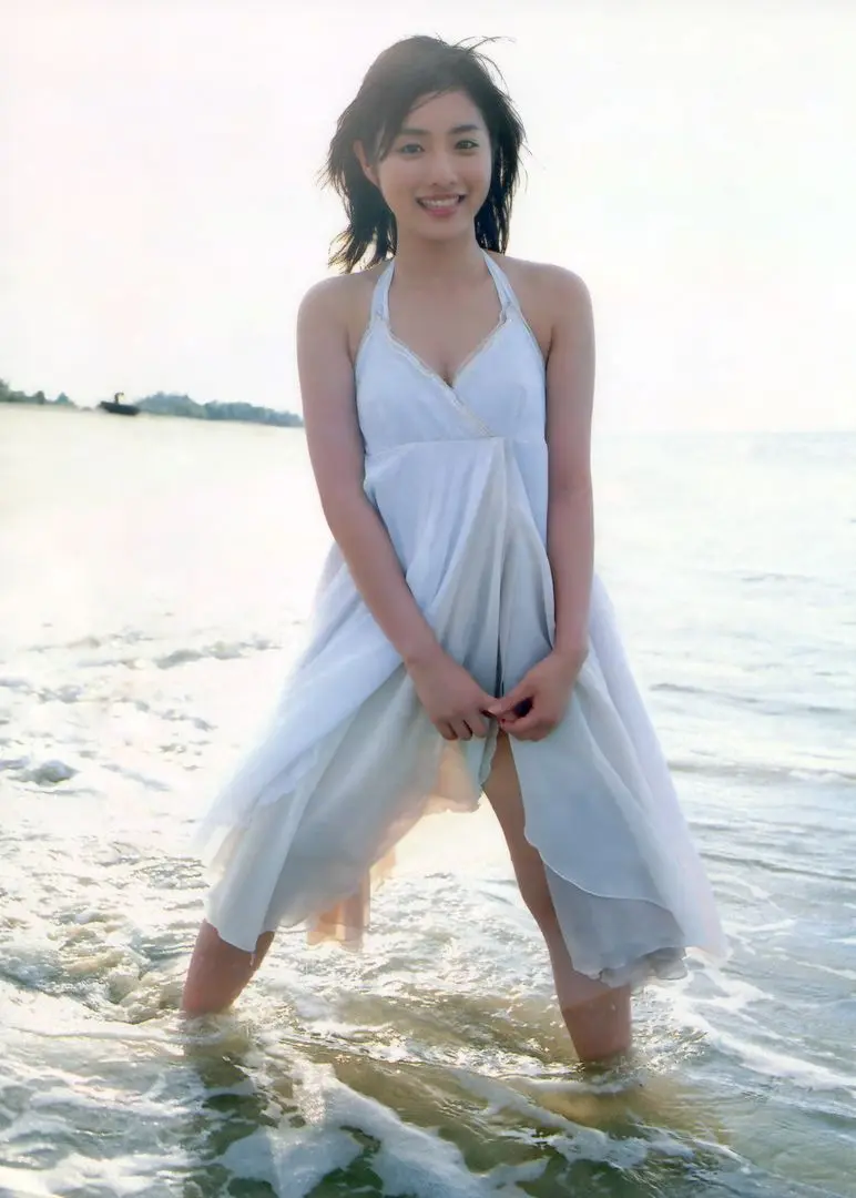 石原さとみのおっぱい画像035