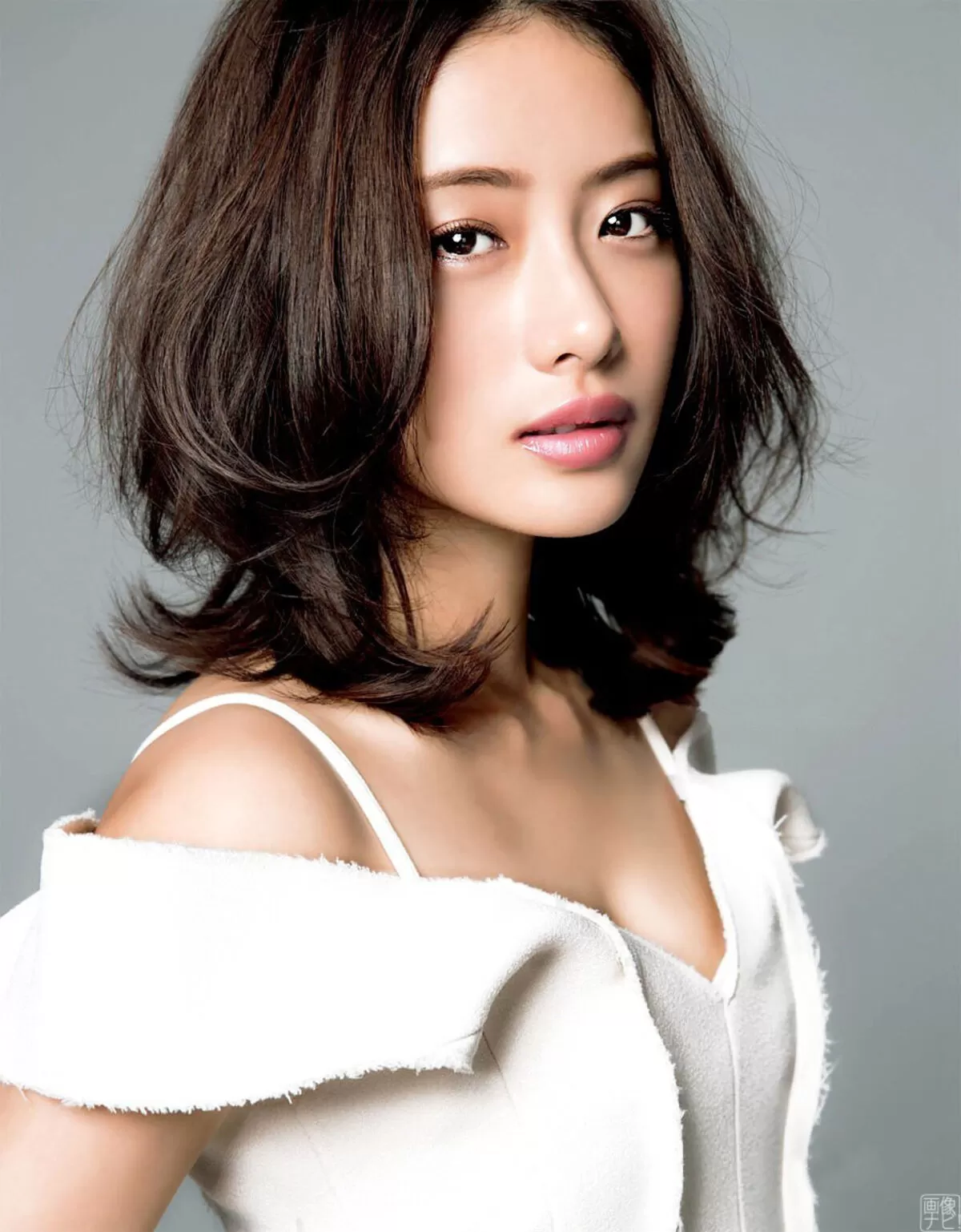 石原さとみのおっぱい画像057