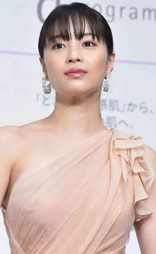 広瀬すずのおっぱい画像047