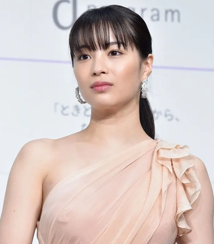 広瀬すずのおっぱい画像049