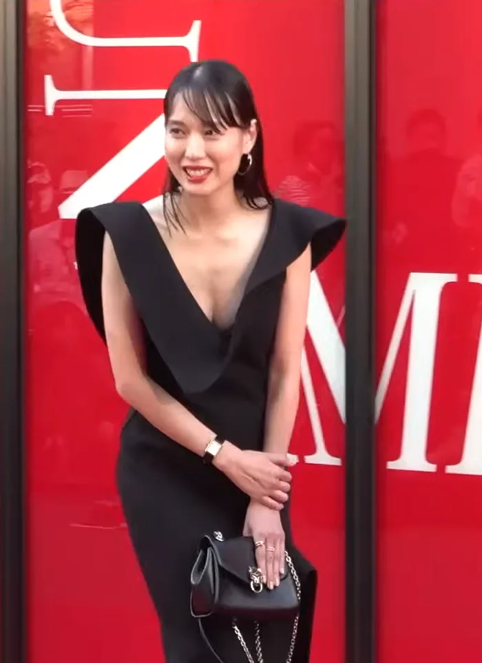 戸田恵梨香のおっぱい画像005