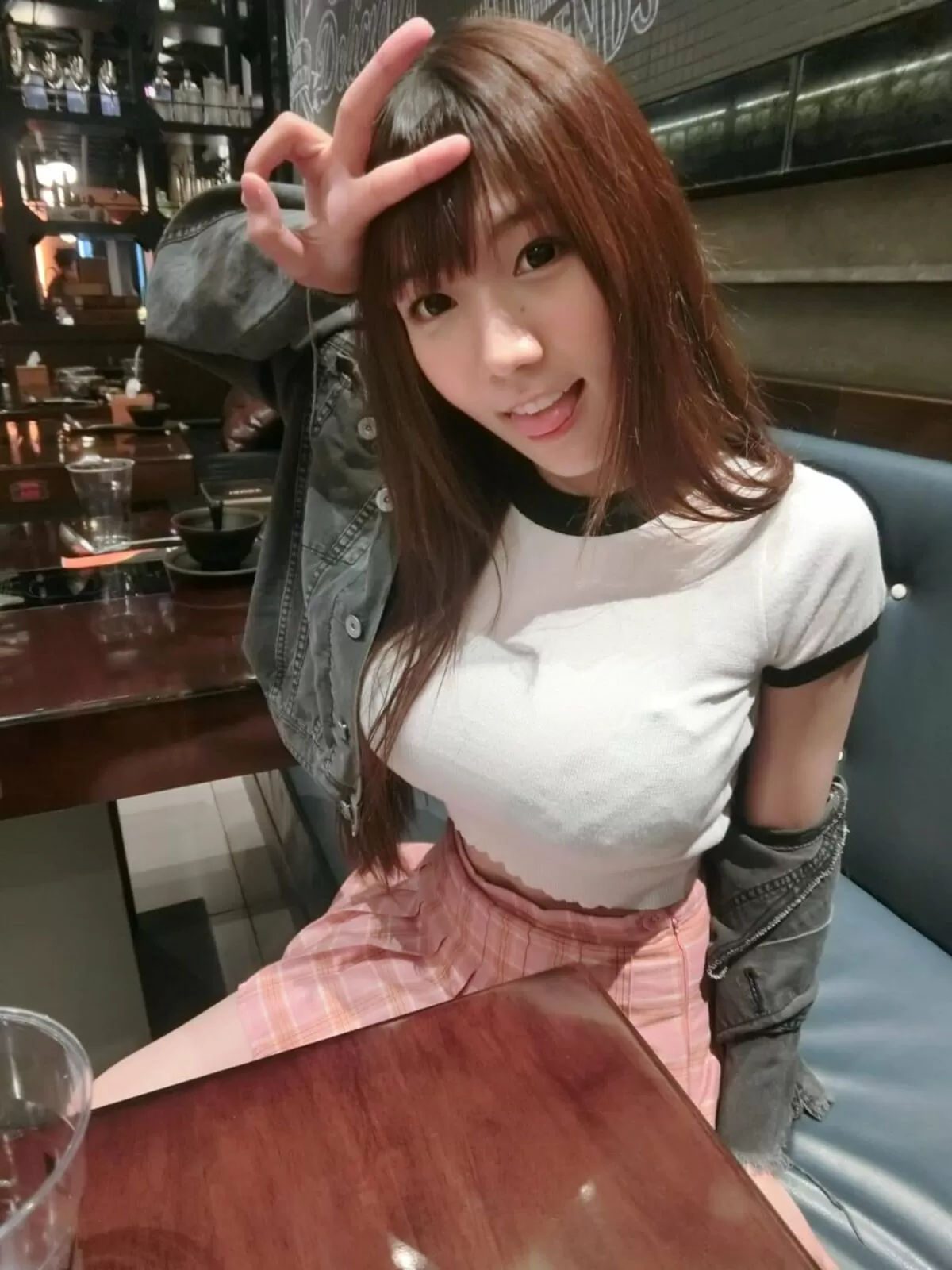 着衣巨乳エロ画像049