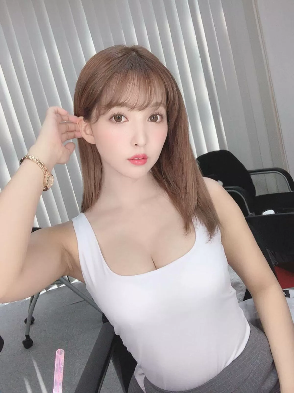 着衣巨乳エロ画像070