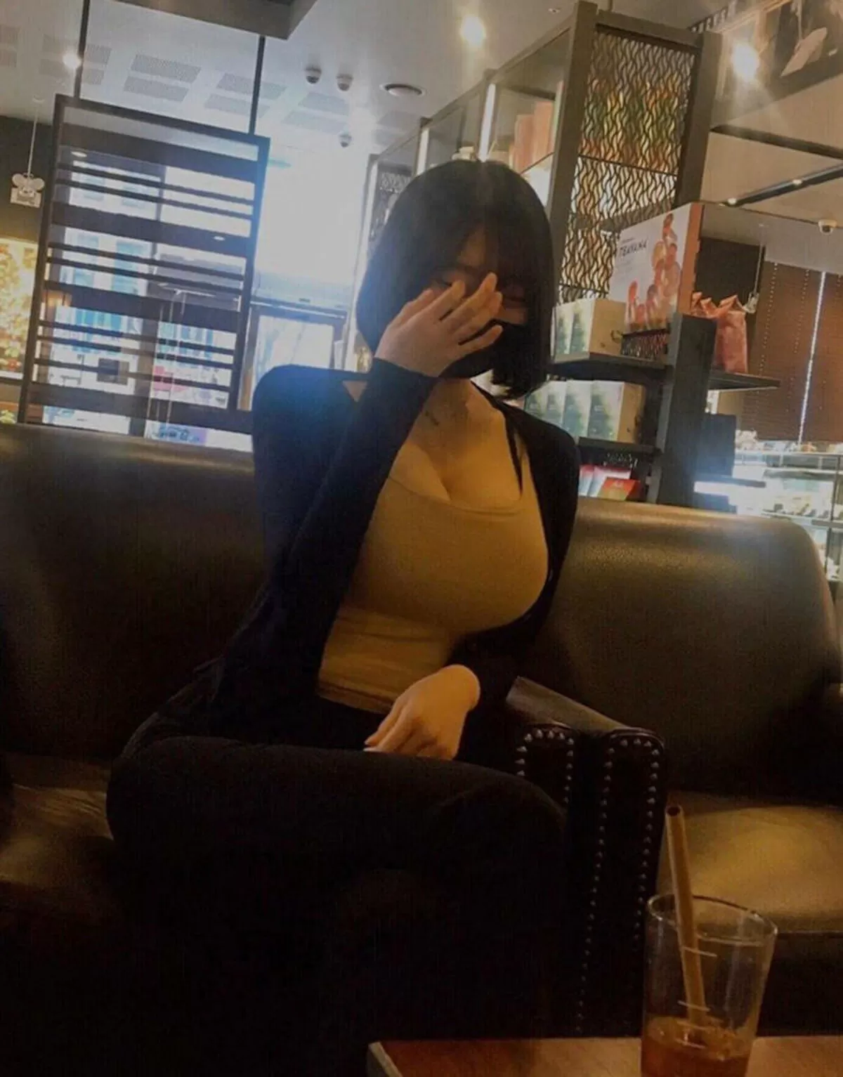着衣巨乳エロ画像104