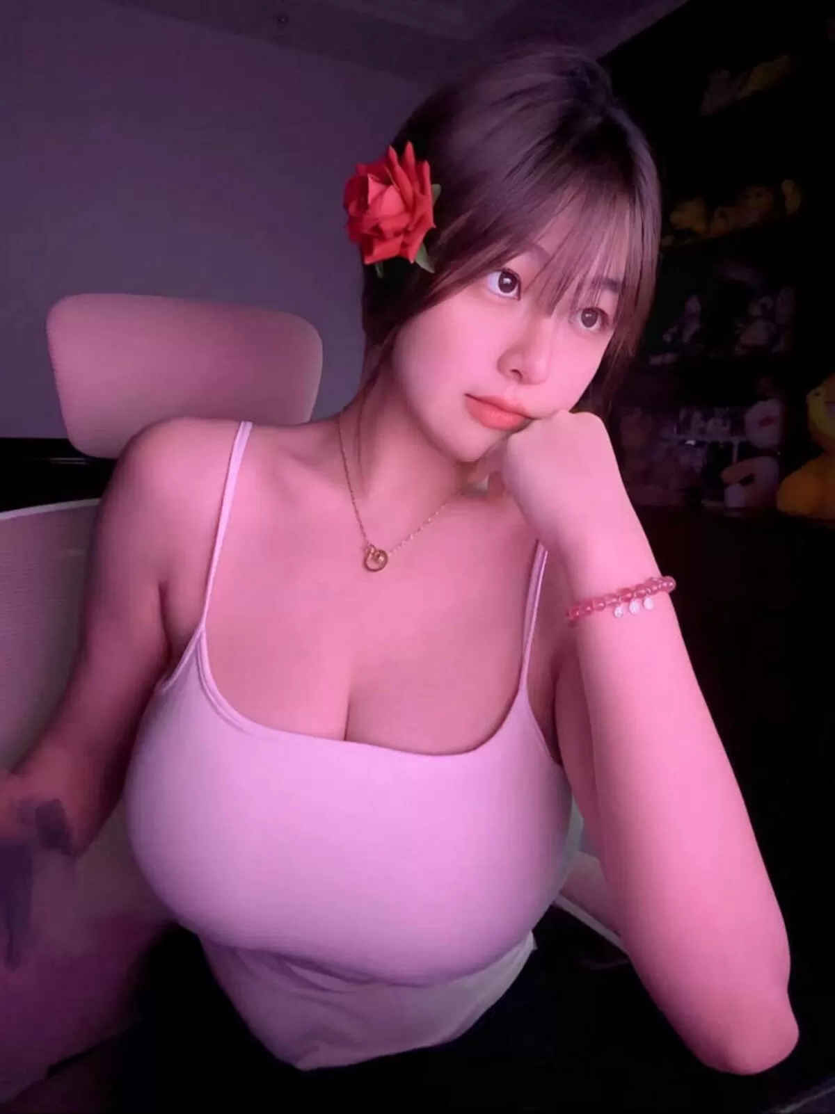 着衣巨乳エロ画像162
