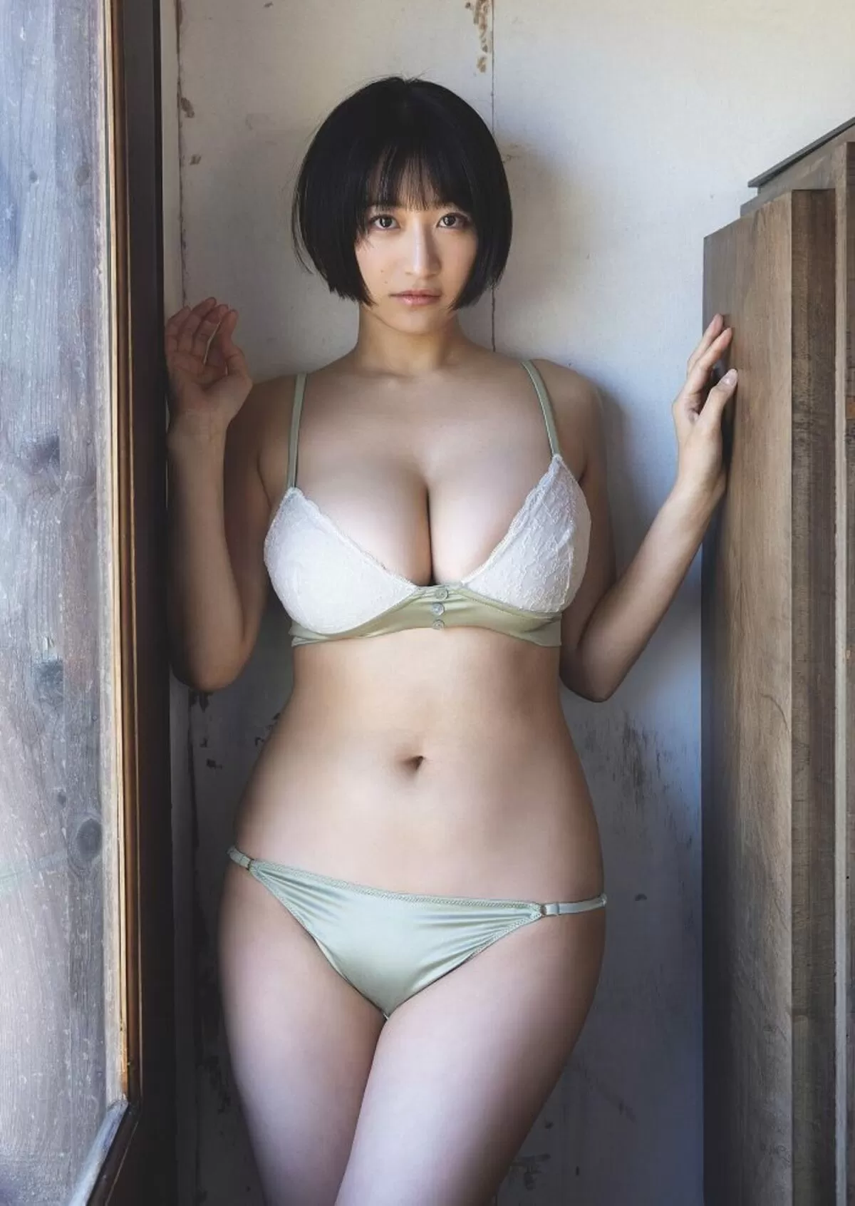 榎原依那 おっぱい画像021