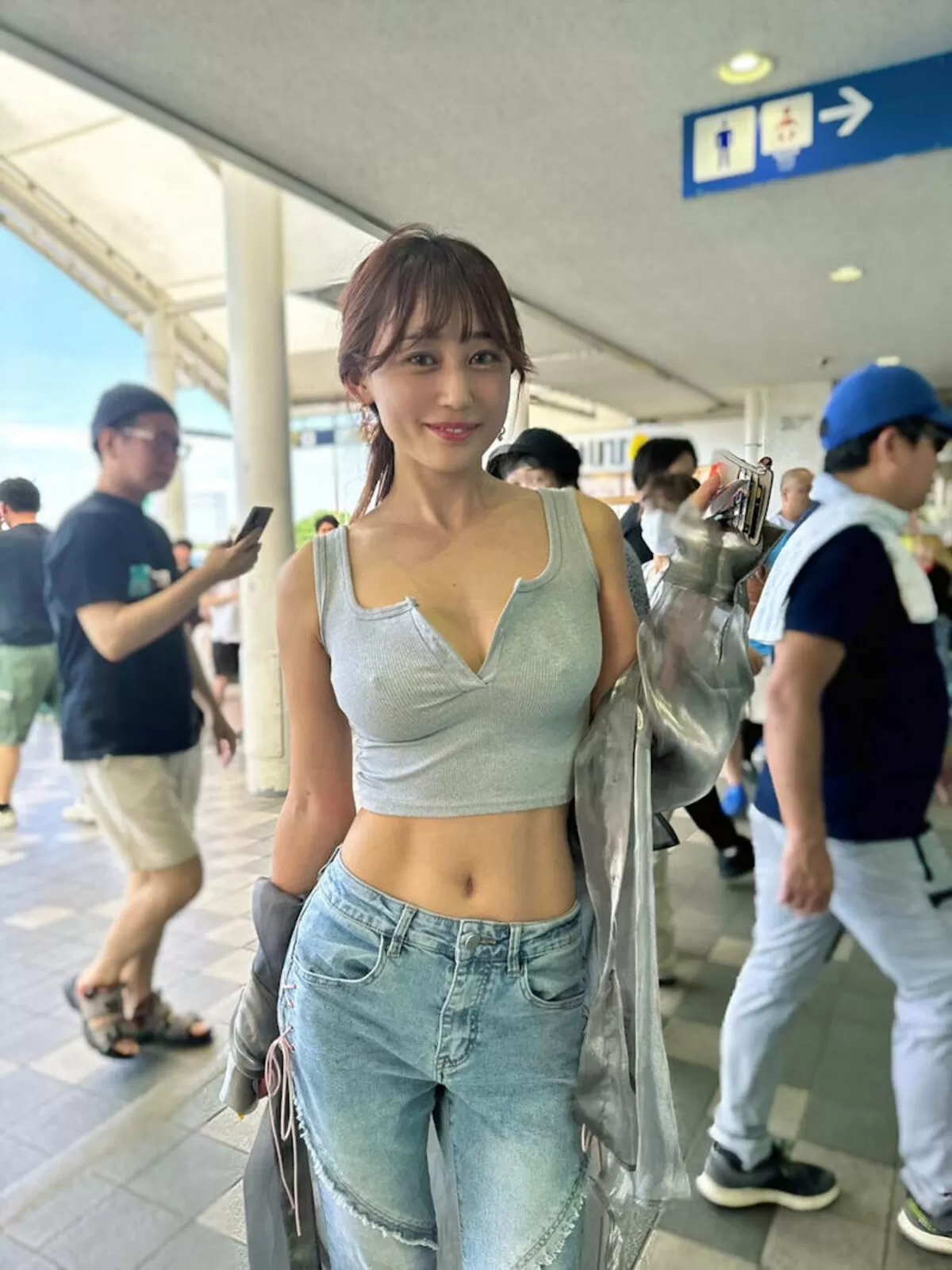 透け乳首エロ画像048