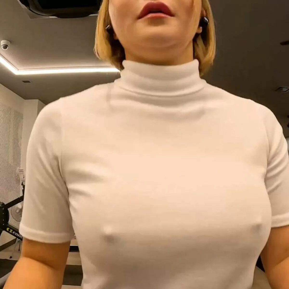 透け乳首エロ画像095