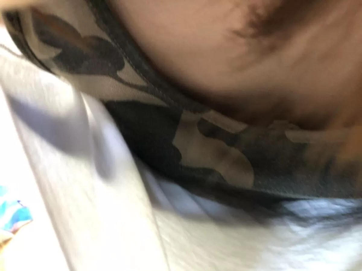 貧乳の胸チラエロ画像053