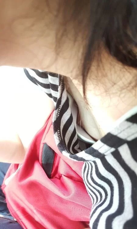 貧乳の胸チラエロ画像062