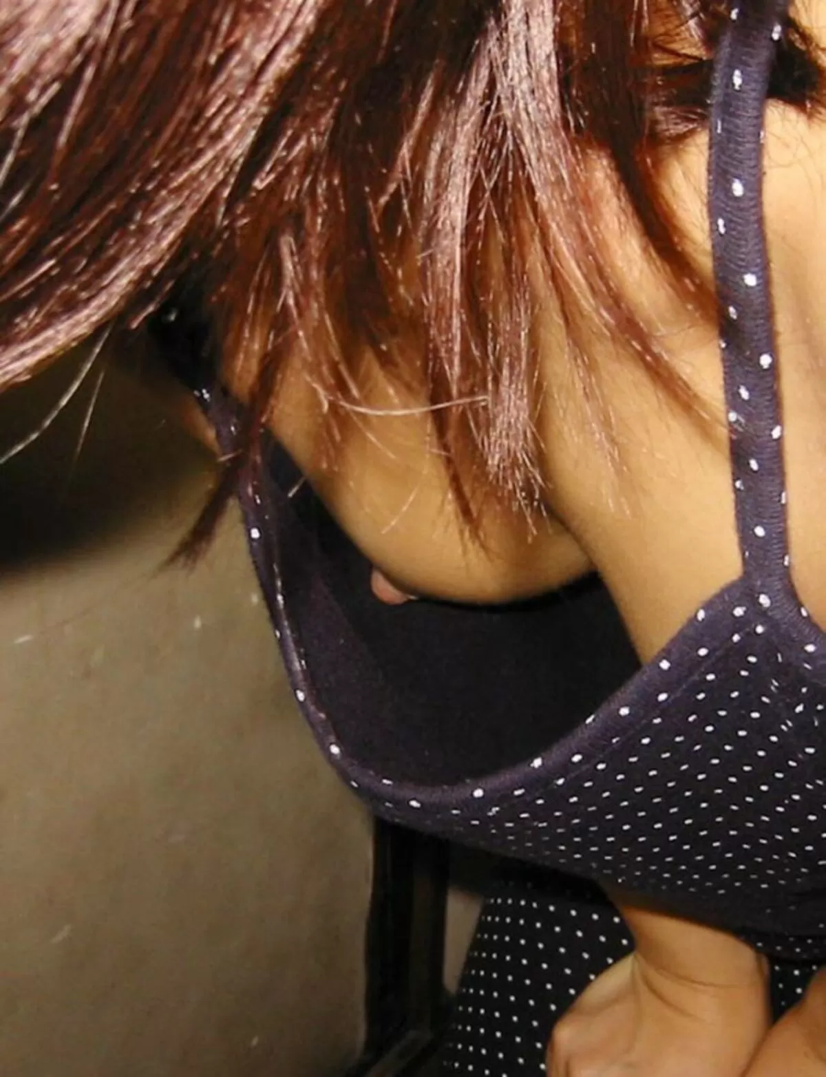 貧乳の胸チラエロ画像071