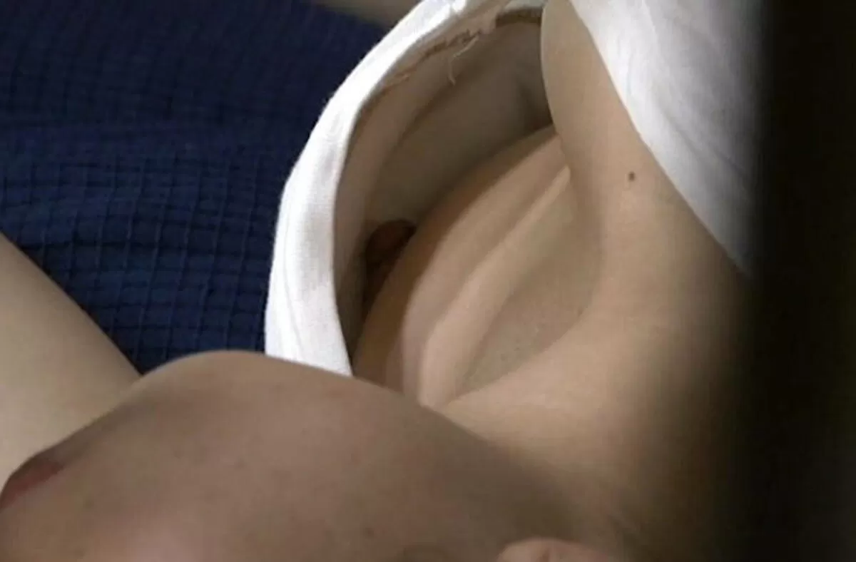 貧乳の胸チラエロ画像106