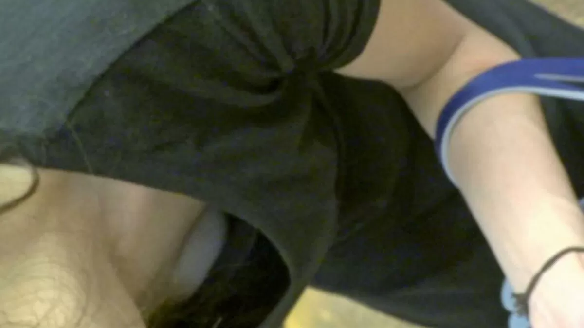 貧乳の胸チラエロ画像137