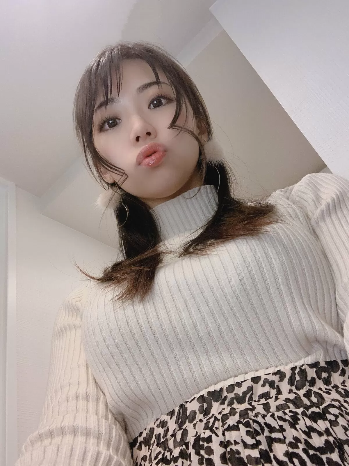 ニット巨乳エロ画像051