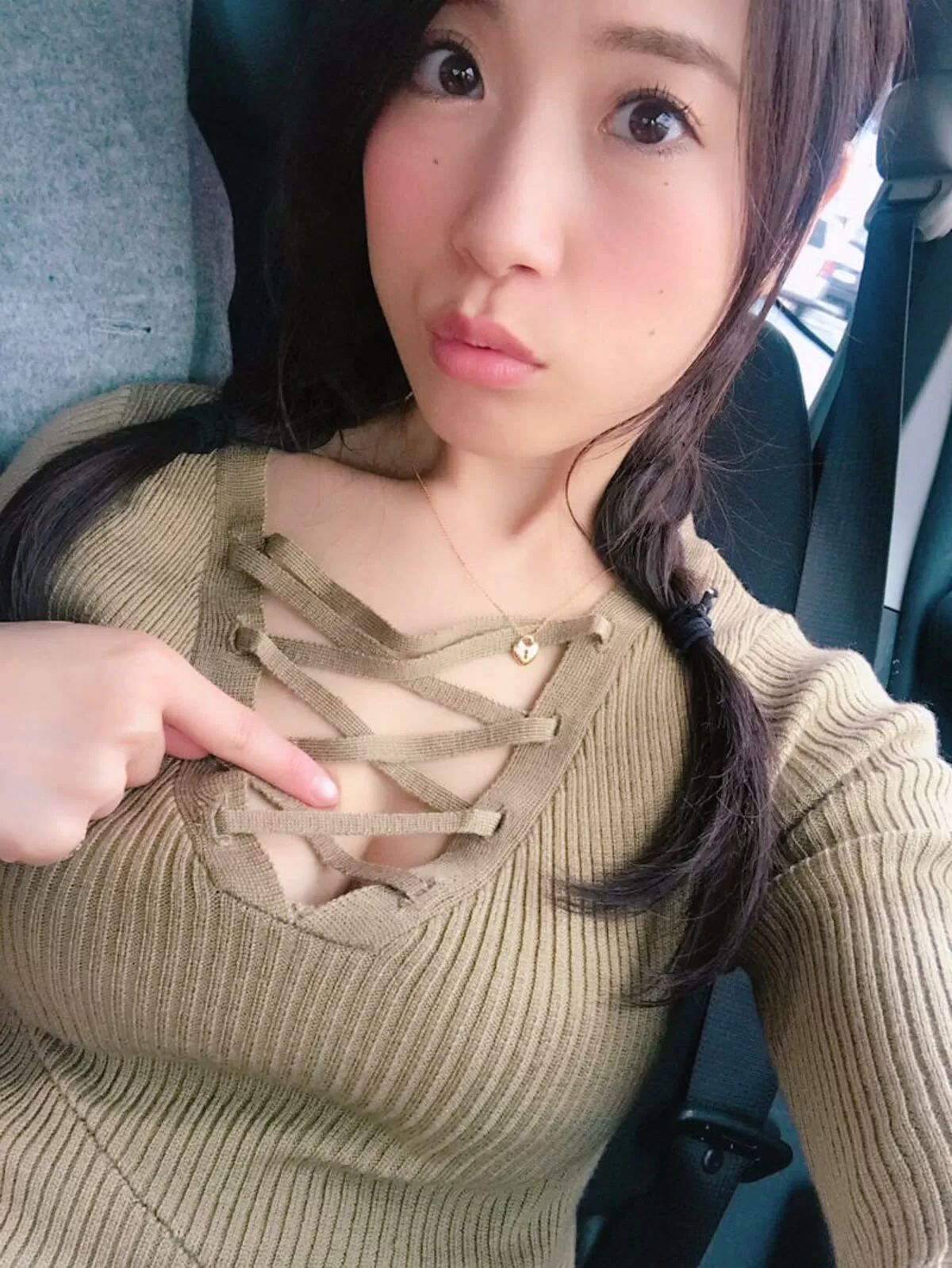 ニット巨乳エロ画像079