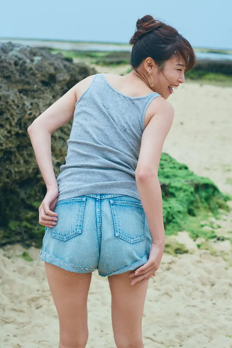 鷲見玲奈エロ画像004