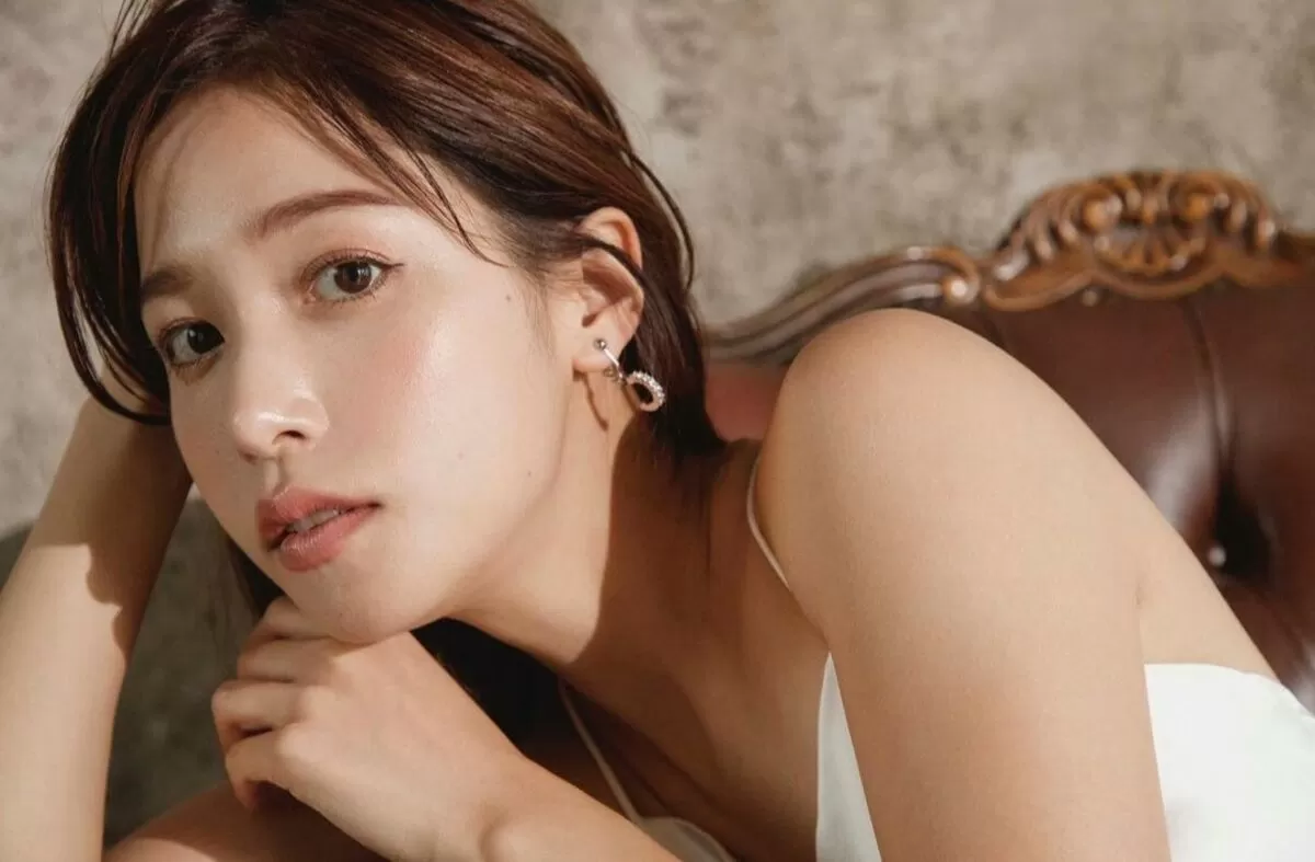 鷲見玲奈エロ画像012