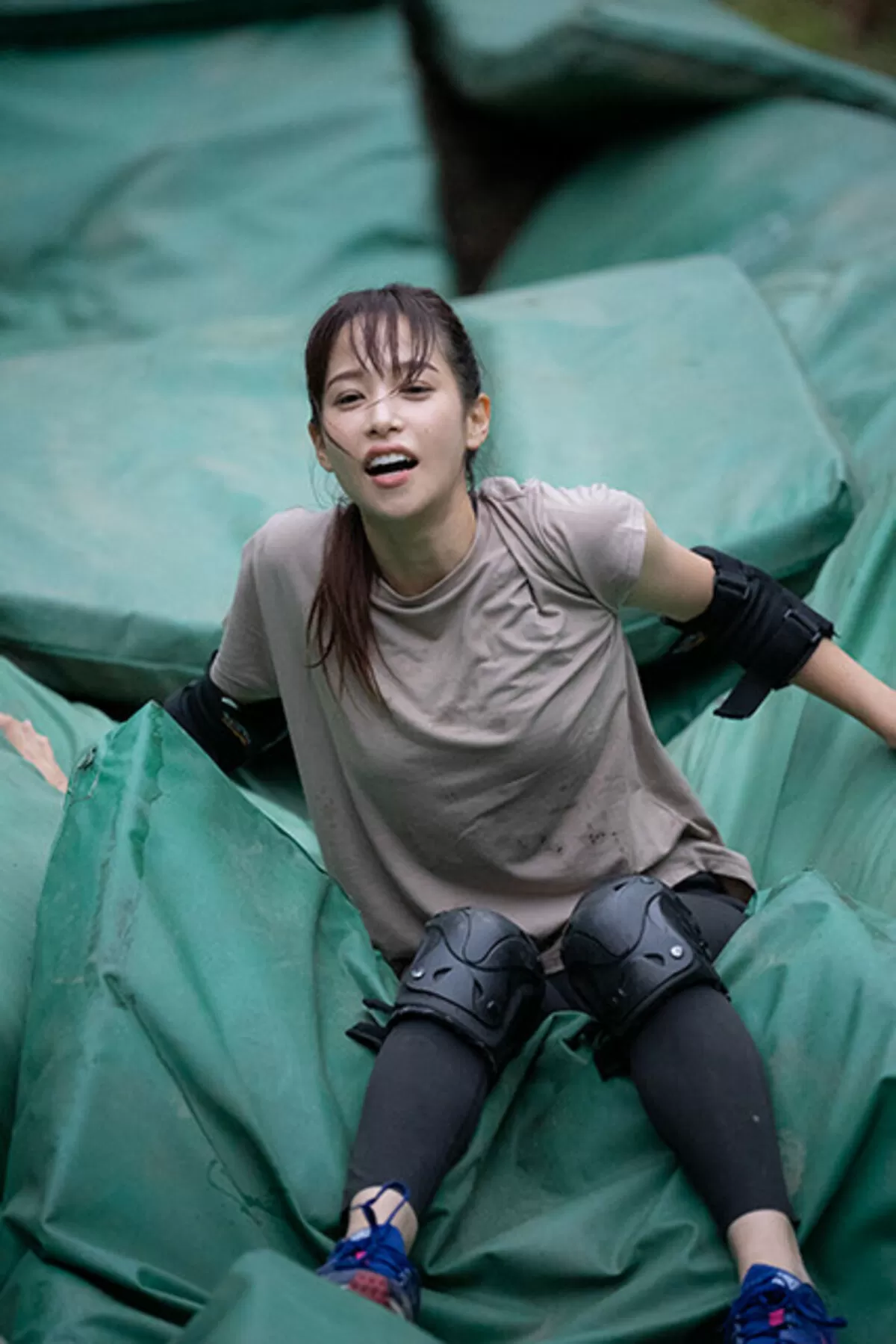 鷲見玲奈エロ画像015