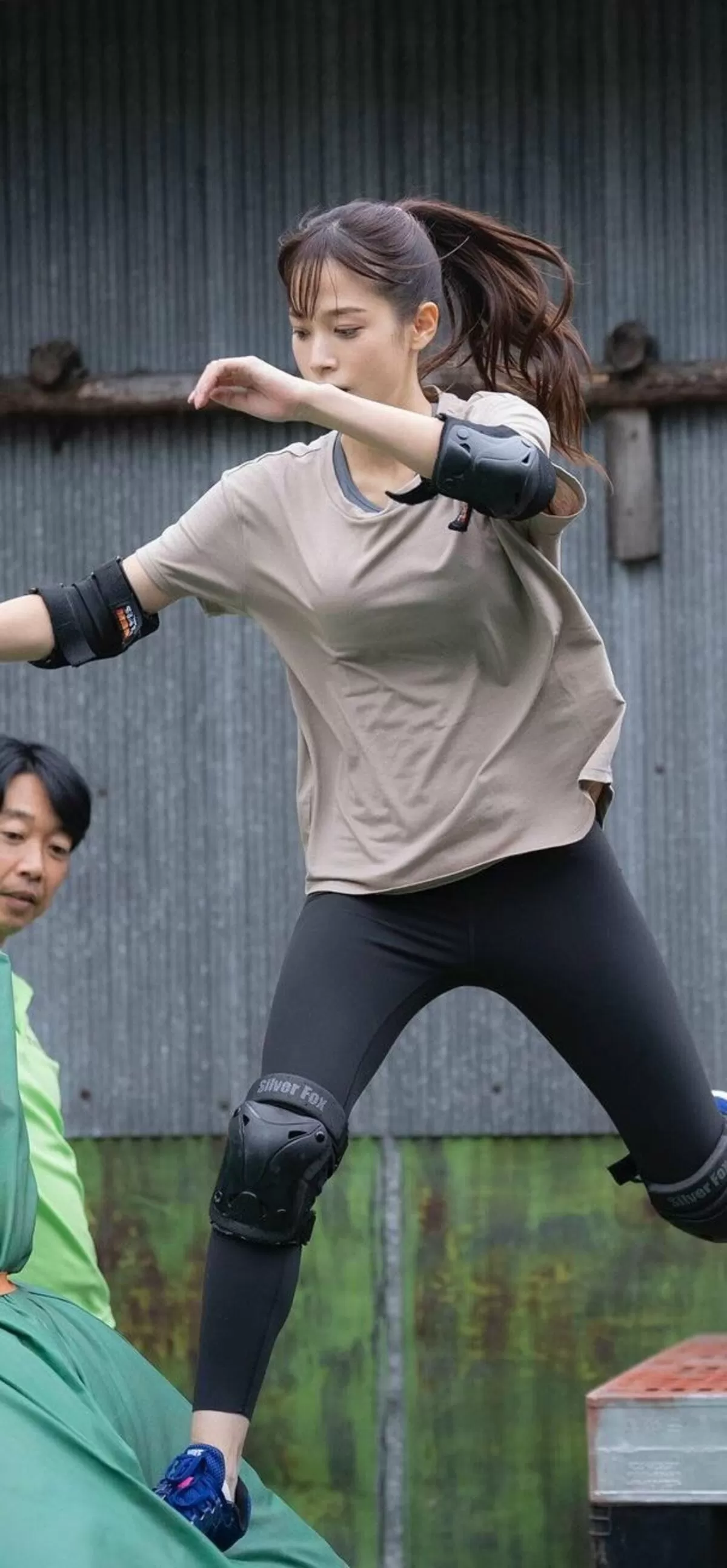 鷲見玲奈エロ画像016