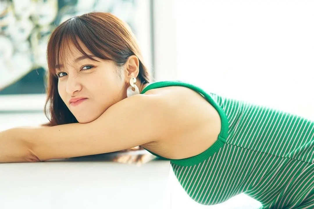 鷲見玲奈エロ画像018