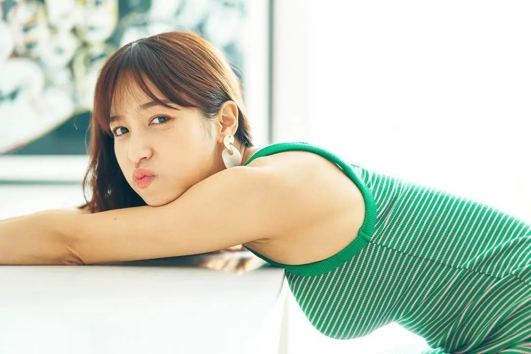 鷲見玲奈エロ画像019