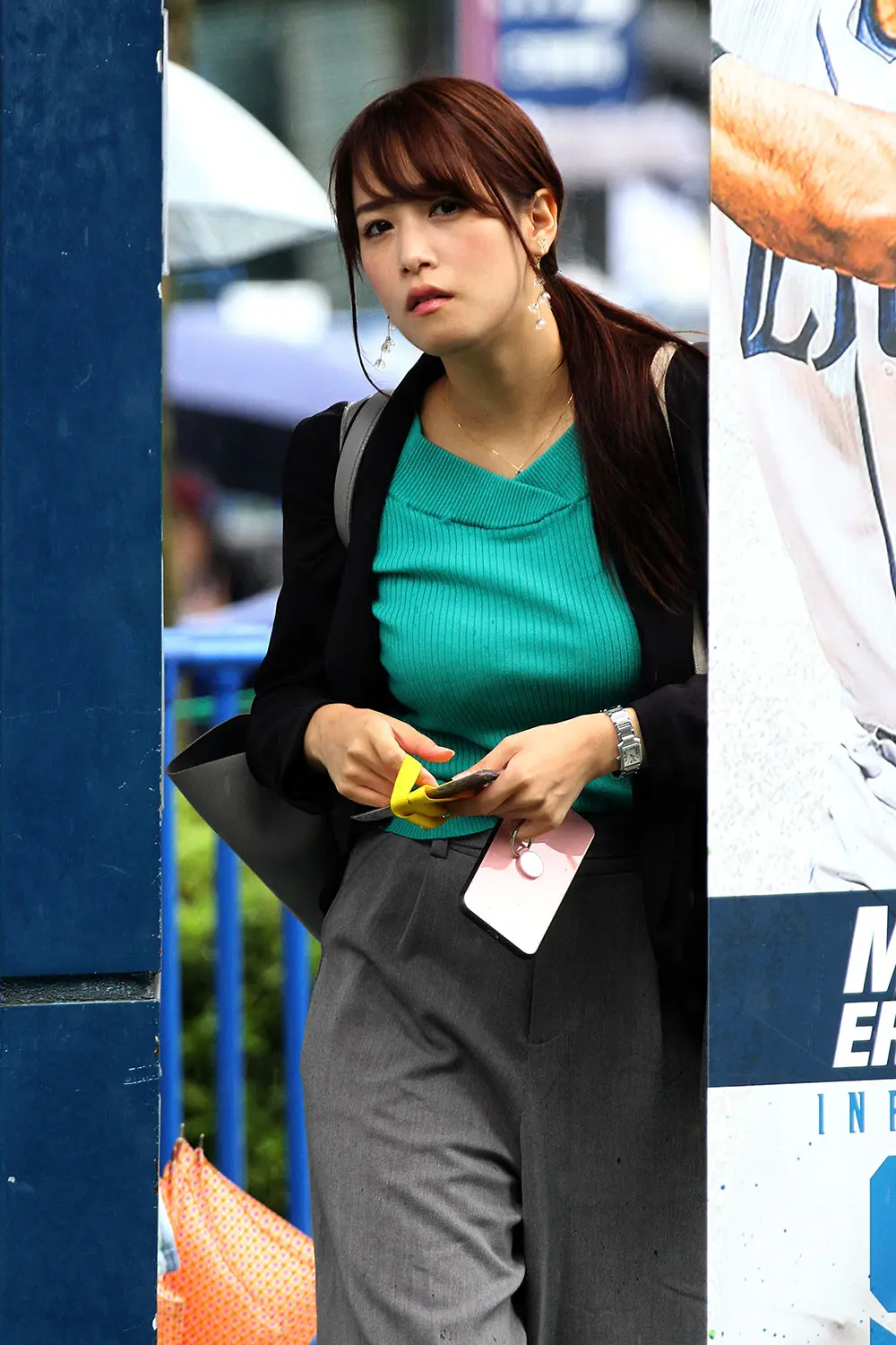 鷲見玲奈エロ画像061