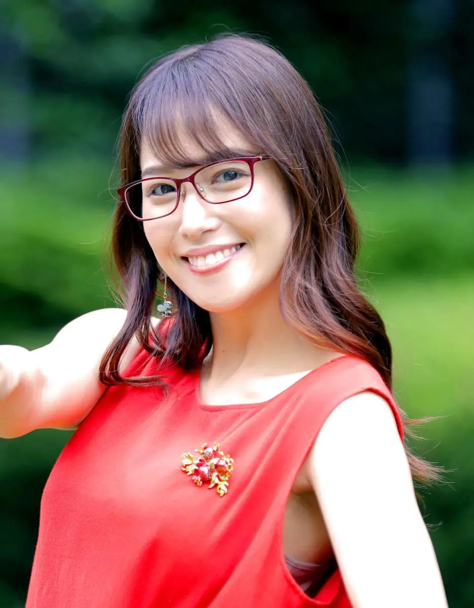 鷲見玲奈エロ画像076