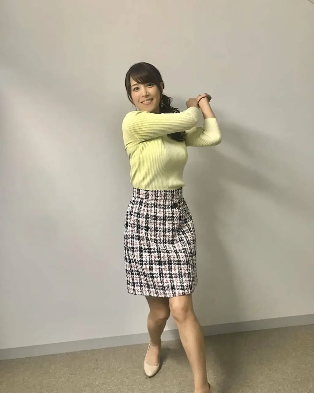 鷲見玲奈エロ画像078