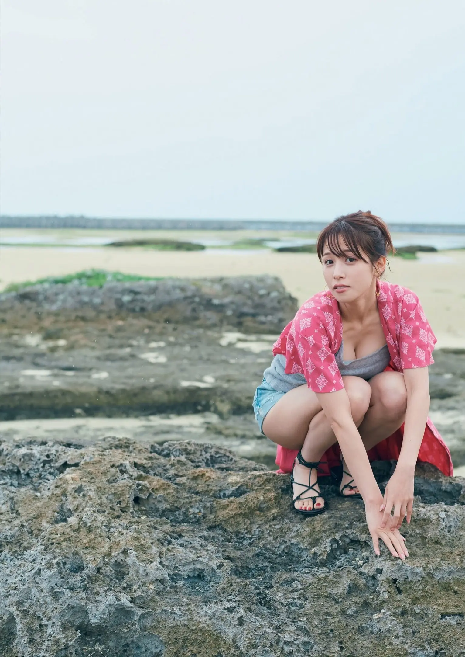 鷲見玲奈エロ画像095