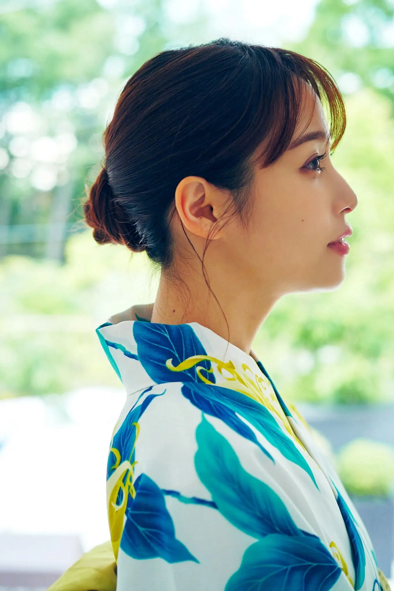 鷲見玲奈 グラビア4