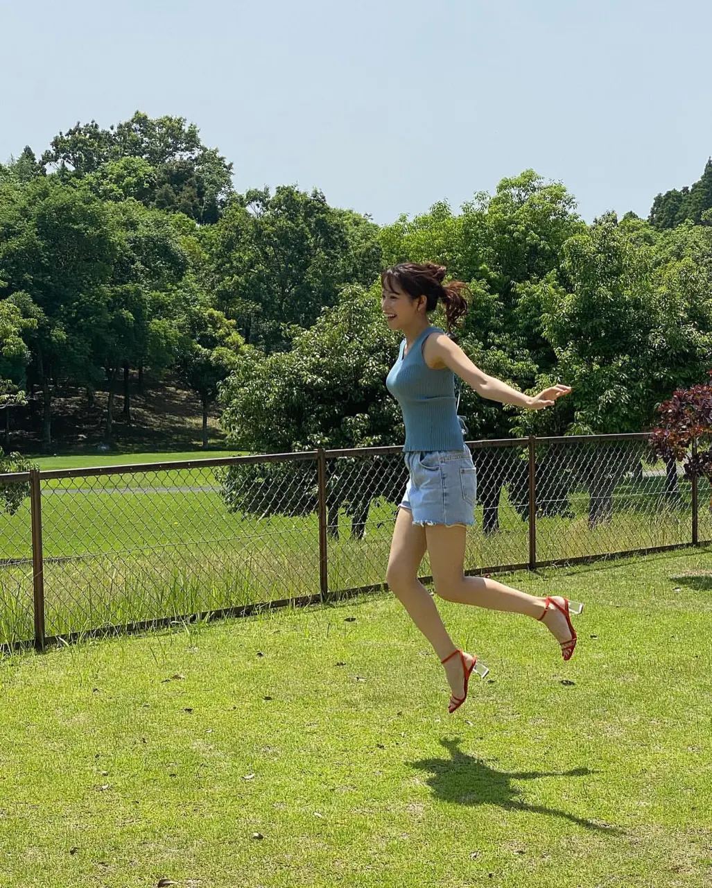 鷲見玲奈エロ画像130