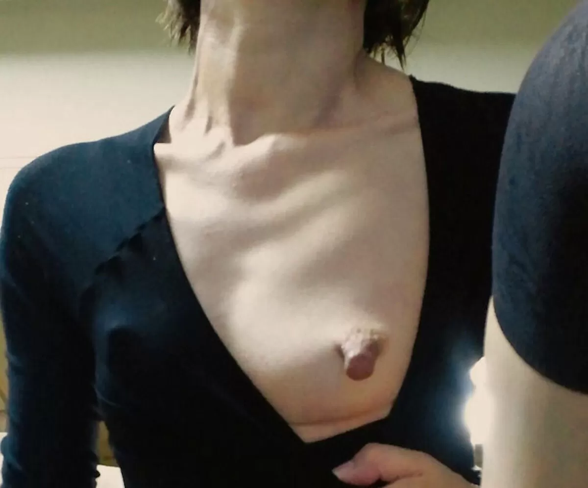 デカ乳首エロ画像054