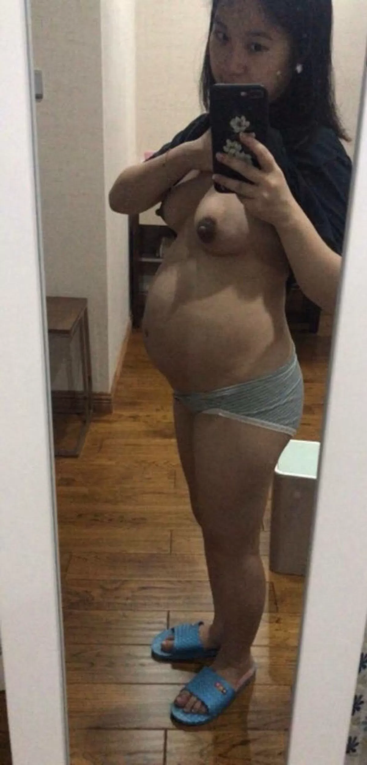 黒乳首自撮りエロ画像016